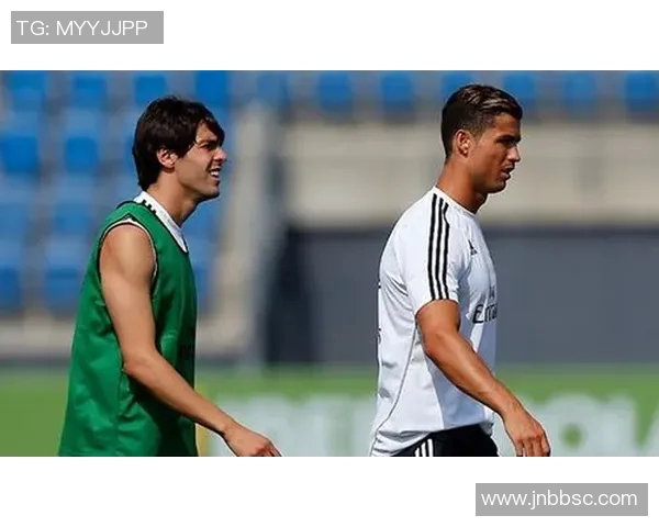 聚焦世界球星日常训练揭秘全面解析足球巨星成才之路